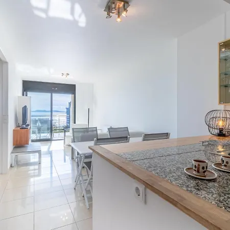 Mileni I By Interhome * Roses